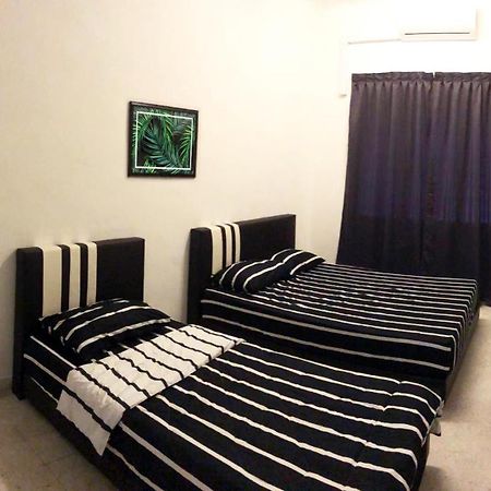Panda Homestay เซเรมบัน ภายนอก รูปภาพ