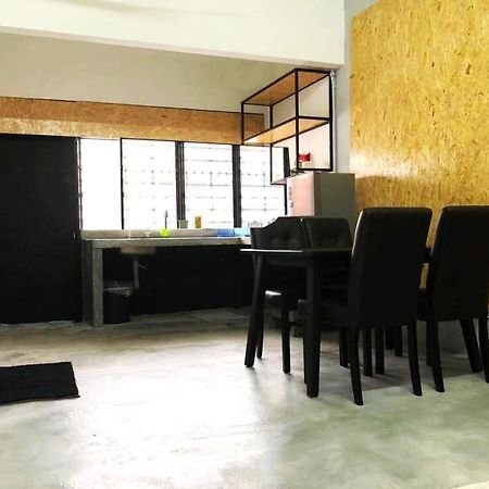 Panda Homestay เซเรมบัน ภายนอก รูปภาพ